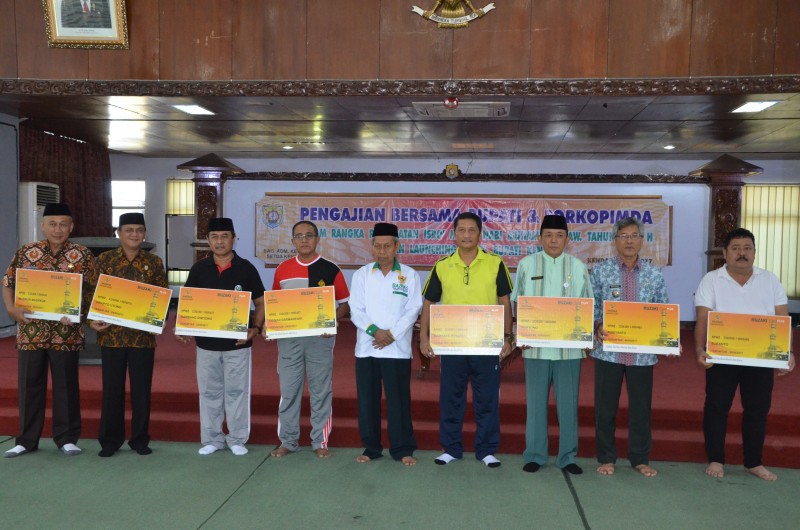 BAZNAZ KENDAL TERBITKAN KARTU NOMOR POKOK WAJIB ZAKAT