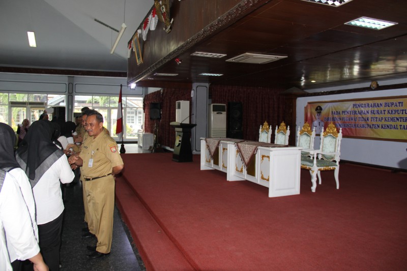 BIDAN PTT HARUS TETAP PROFESIONAL WALAU TELAH JADI PNS