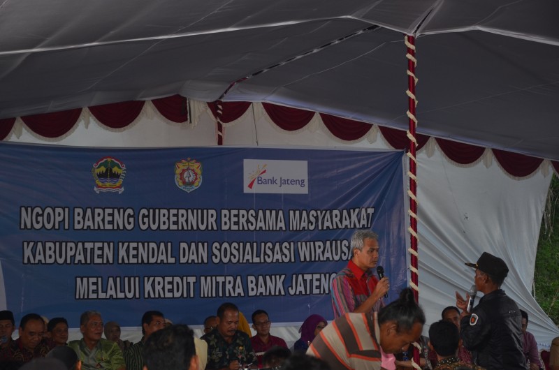 GUBERNUR JATENG SERAP ASPIRASI DI LERENG GUNUNG PRAHU SUKOREJO KENDAL