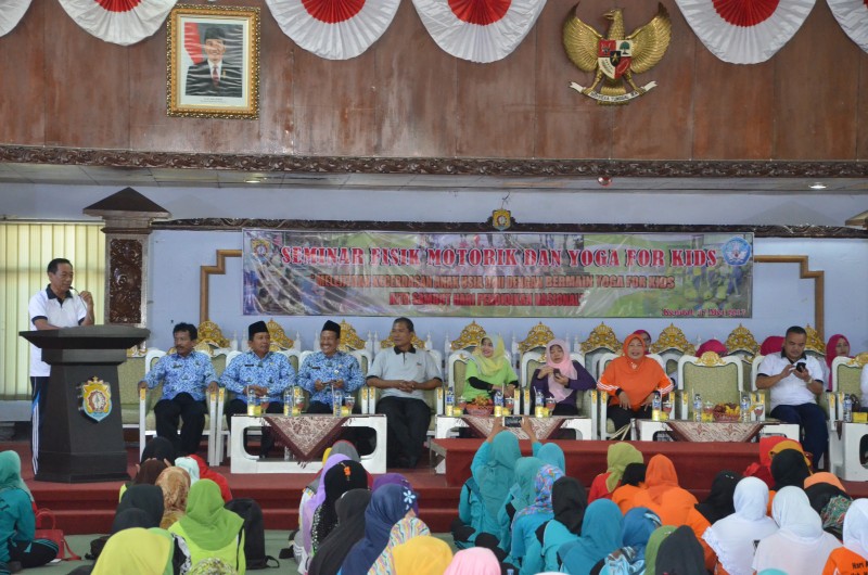 GURU PAUD HARUS MAMPU MUNCULKAN KECERDASAN SISWA PAUD