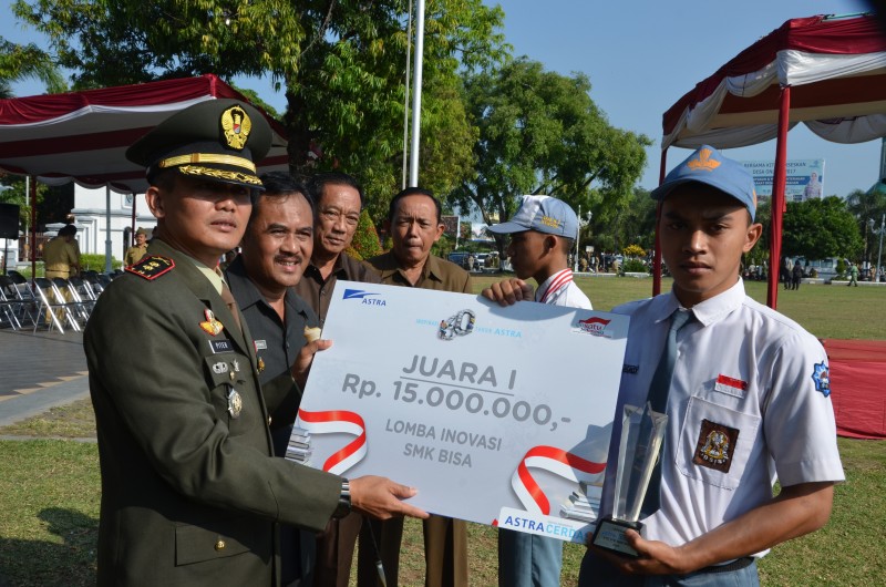 TIGA SISWA SMK KENDAL SABET PENGHARGAAN BERGENGSI TINGKAT NASIONAL