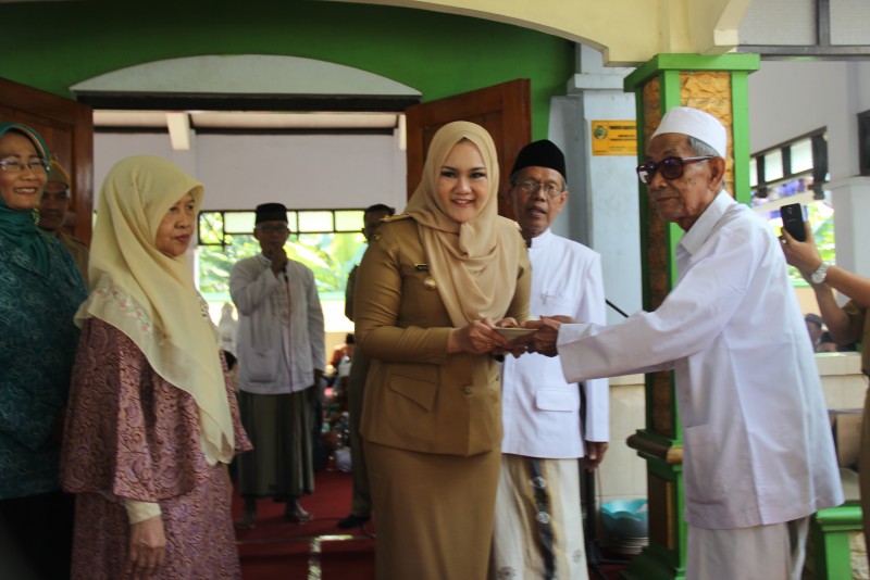BUPATI GALANG DUKUNGAN MASYARAKAT BANGUN KENDAL