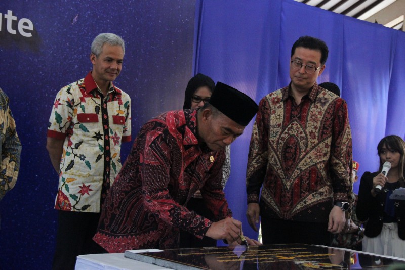 SAMSUNG DIRIKAN SAMSUNG TECH ISTITUTE DI KENDAL
