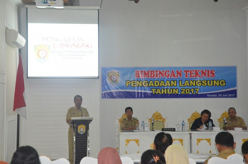 SEKDA KENDAL BERIKAN ARAHAN BINTEK PENGADAAN BARANG DAN JASA