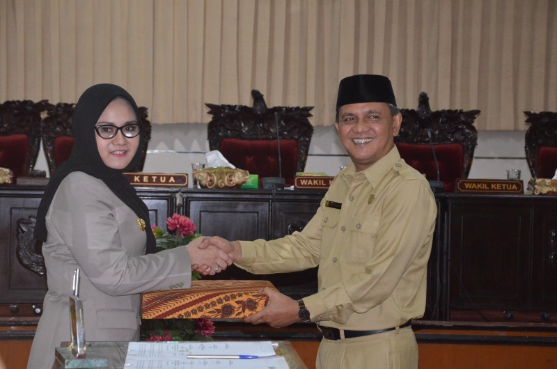 BUPATI  DAN KETUA DPRD KENDAL SEPAKATI RANCANGAN KUA PPAS 2018