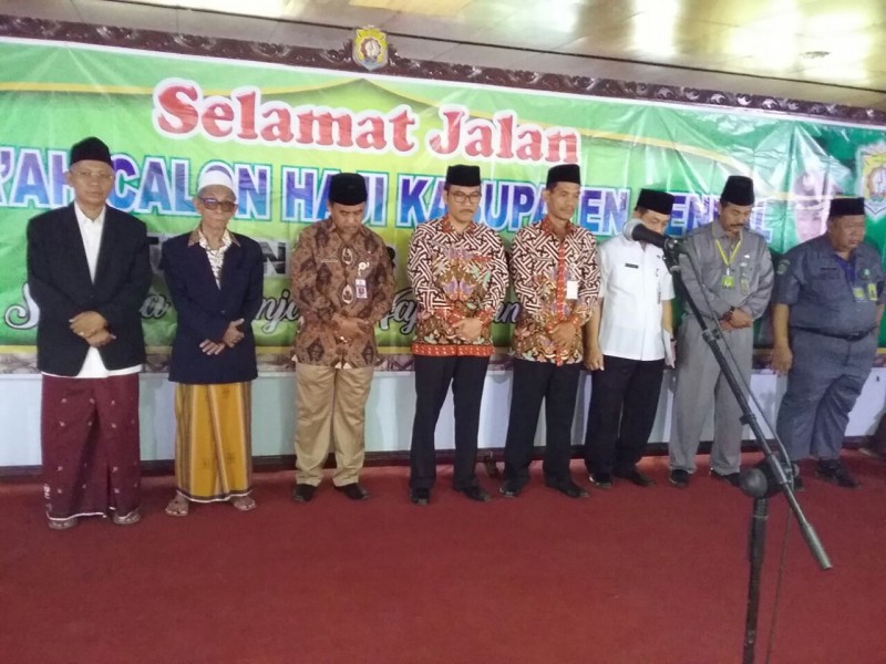 354 CALON HAJI KENDAL DILEPAS  SEKDA KENDAL