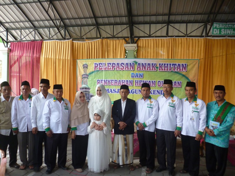 KOMUNITAS MUSLIM SINGAPURA PERCAYAI BAZNAS KENDAL DISTRIBUSIKAN HEWAN QURBA