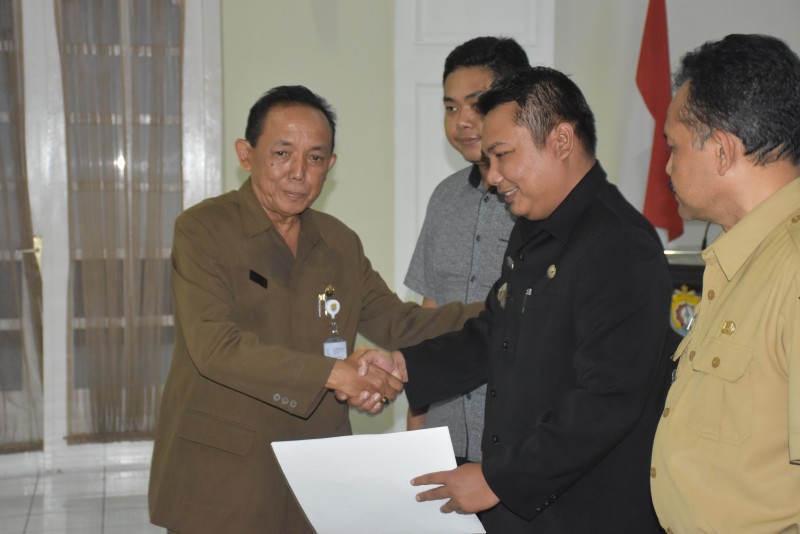 DISKOMINFO SERAHKAN TENAGA PENDAMPING DESA ON LINE PADA KECAMATAN