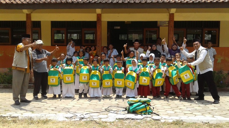 BAZNAS KENDAL DISTRIBUSIKAN PERLENGKAPAN SEKOLAH