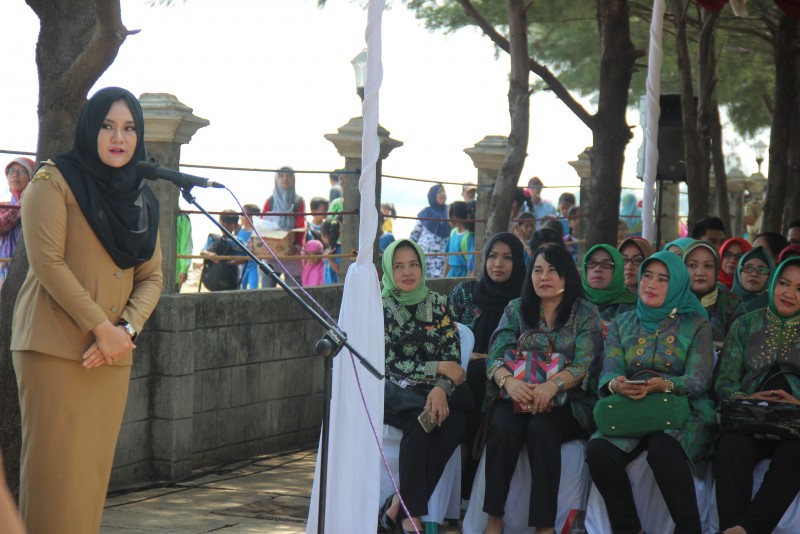 BUS WISATA SENILAI 3,5 MILYAR SENIN INI PERDANA MASUKI KENDAL