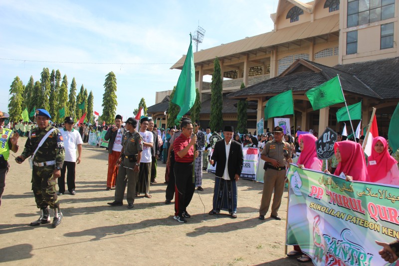 49 PESANTREN MERIAHKAN APEL DAN KARNAVAL HARI SANTRI