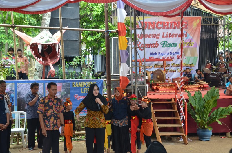 BUPATI KENDAL : KEMAMPUAN LITERASI MULAI DARI BACA TULIS