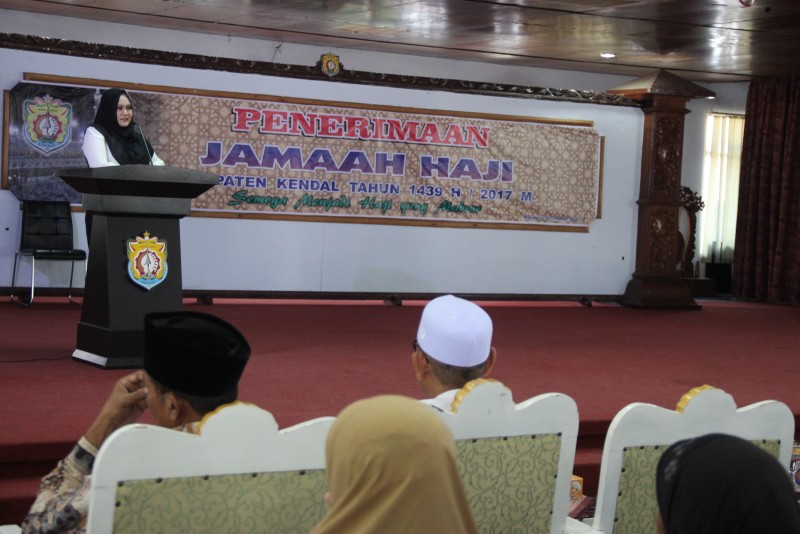 1110 JAMA'AH HAJI ASAL KENDAL DITERIMA SECARA RESMI OLEH BUPATI