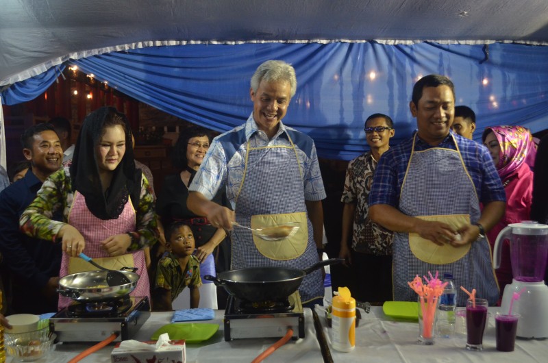 MIRNA, GANJAR DAN HENDI ADU MASAK DI SAM POO KONG