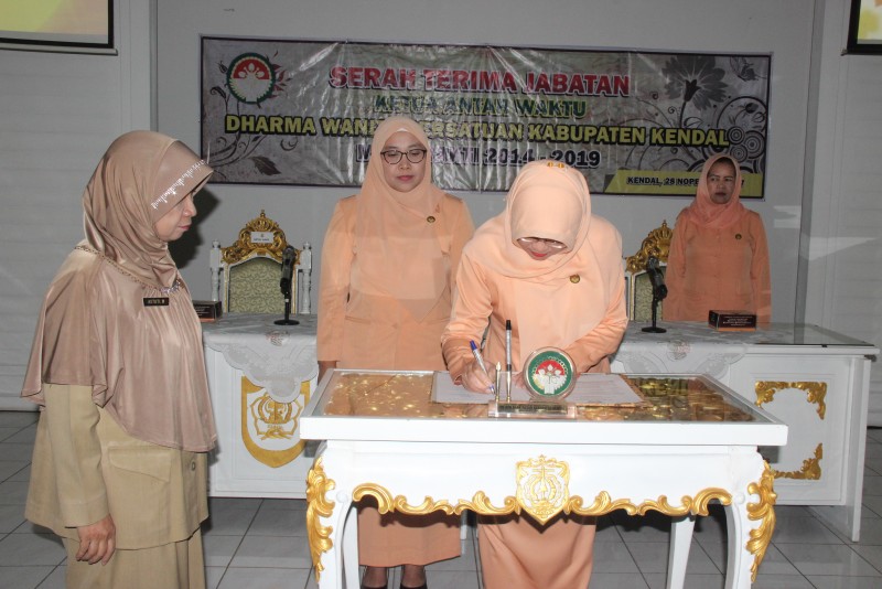 DHARMA WANITA HARUS INOVATIF