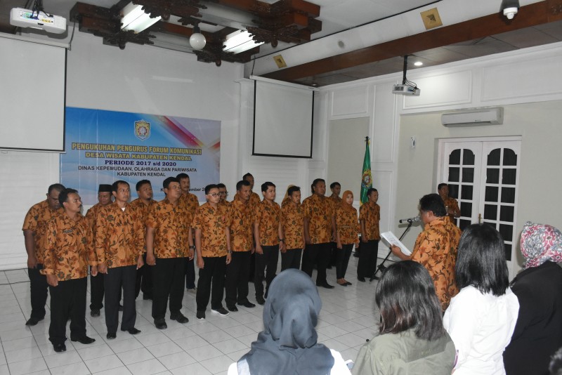USAI DIKUKUHKAN, PENGURUS FORUM KOMUNIKASI DESA WISATA SIAP KERJA KERAS