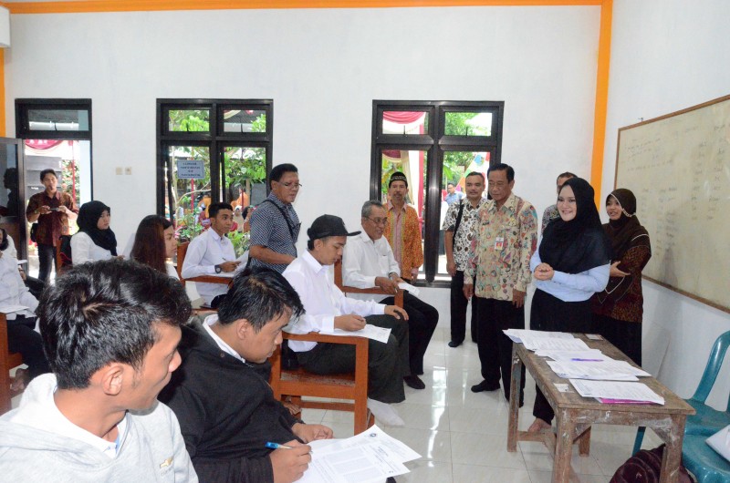 BUPATI RESMIKAN PKBM PANDANSARI