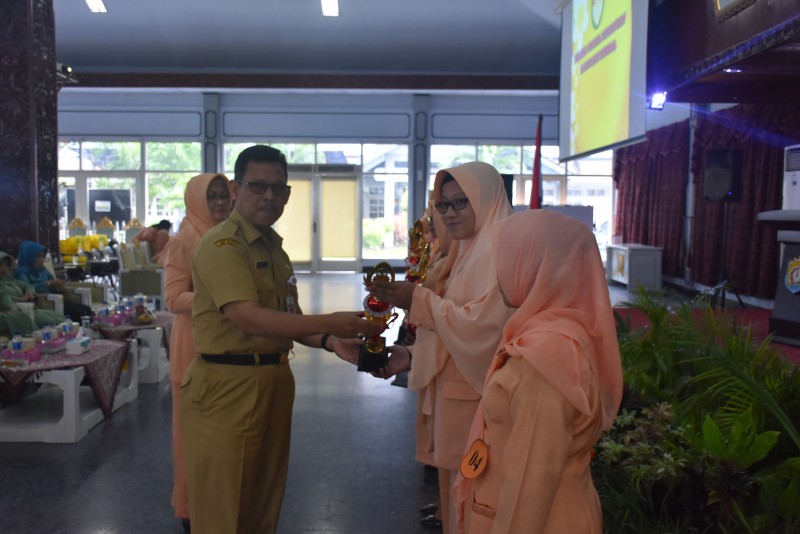 BUPATI MIRNA AJAK DARMA WANITA PERSATUAN DUKUNG PEMBANGUNAN KENDAL