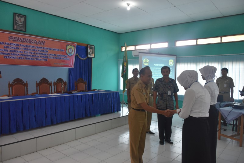 KENDAL GELAR DIKLAT CPNS BIDAN NON HONORER PENGANGKATAN KHUSUS