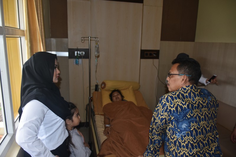 PEDULI ASN, BUPATI JENGUK PESERTA DIKLAT PRAJAB MELAHIRKAN BAYI MENINGGAL