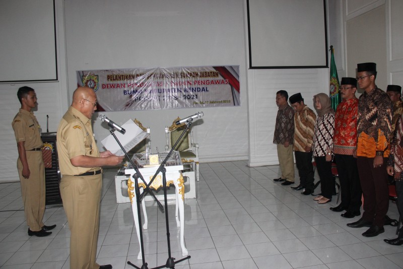 BUPATI KENDAL TETAPKAN SEKDA TOHA JADI KETUA DEWAN PENGAWAS PDAM KENDAL