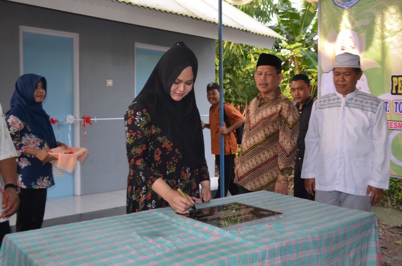 BUPATI KENDAL RESMIKAN MCK MANDIRI
