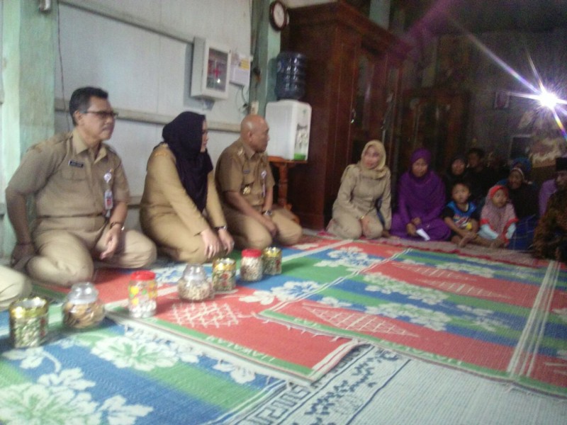 BUPATI SERAHKAN BANTUAN KEPADA KELUARGA KORBAN TENGGELAM