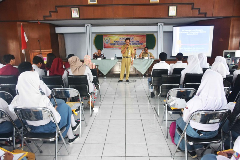 FENOMENA MEDSOS DIKALANGAN PELAJAR DAN MAHASISWA