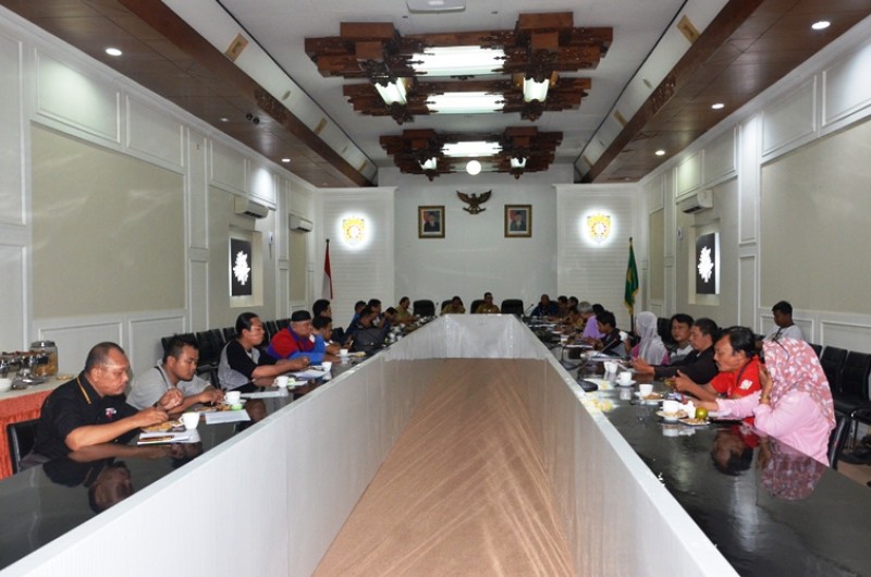 KENDAL PENTASKAN "SRANDUL" KESENIAN YANG TELAH MATI SURI DI TMII