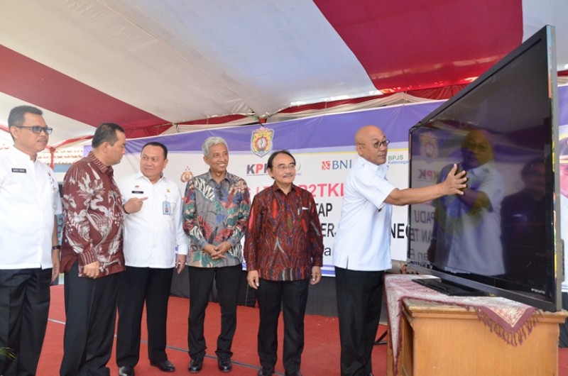 WABUP KENDAL LAUNCHING LAYANAN SATU ATAP PERLINDUNGAN DAN PENEMPATAN TKI