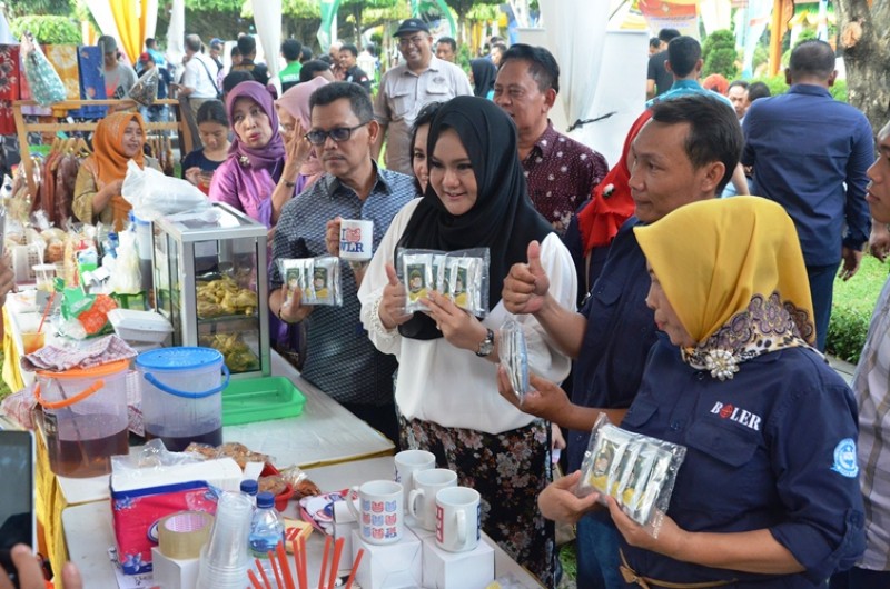 TINGKATKAN PROMOSI, KENDAL HELAT PAMERAN PRODUK UNGGULAN DI TMII