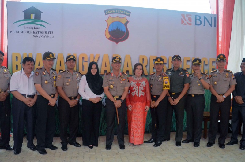 KAPOLDA DAN BUPATI KENDAL BUKA BHAYANGKARA RESIDENCE