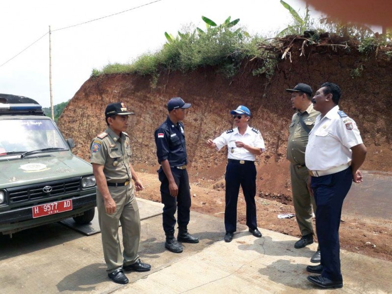 SATPOL DAN DISHUB TERTIBKAN PENGUSAHA TAMBANG GALIAN C