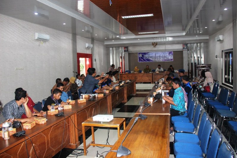 DISKOMINFO DAN PWI KENDAL STUDI TIRU SERTIKASI WARTAWAN DI PEMKAB CILACAP