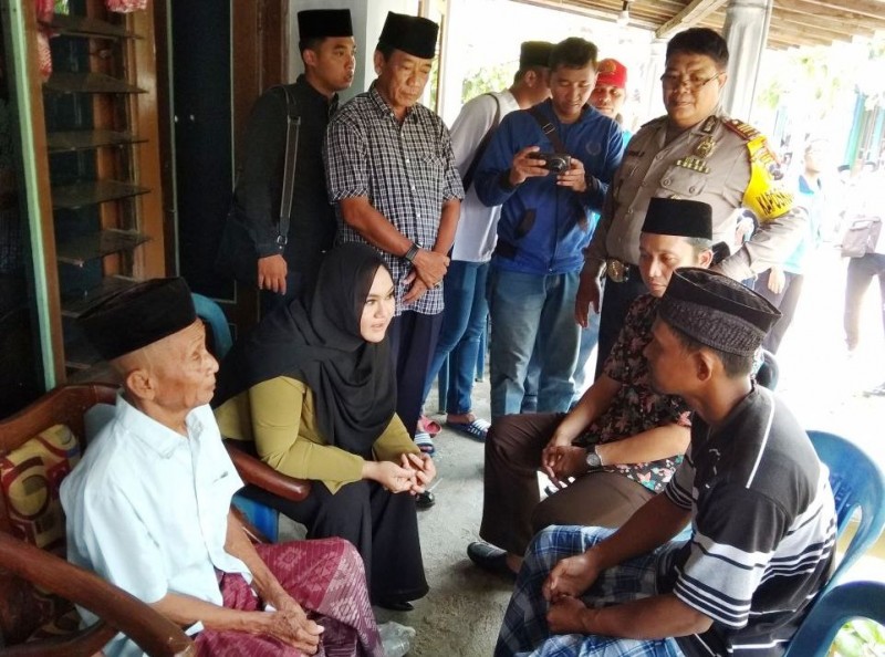 BUPATI MIRNA ANNISA TAKZIYAH KE RUMAH KORBAN TAWURAN