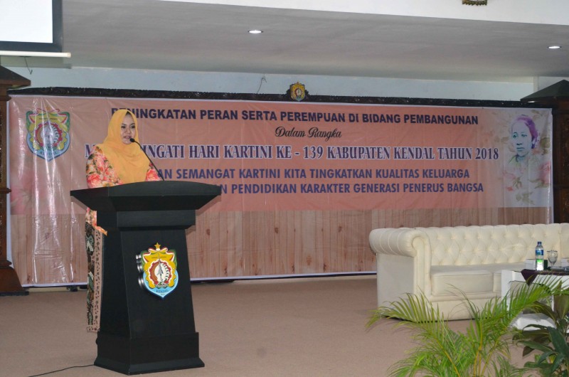 BUPATI : PEREMPUAN HARUS TAHU JATI DIRI DAN KODRATNYA