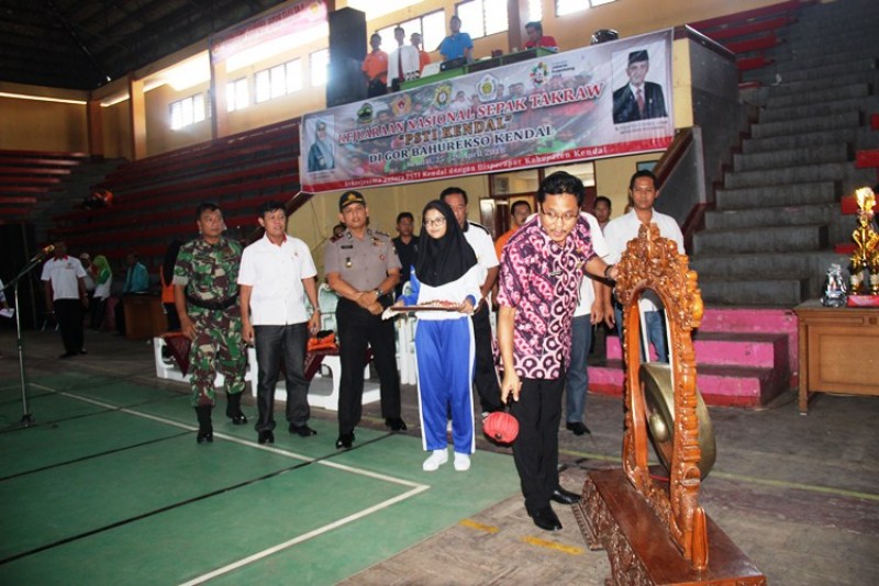 KEJURNAS SEPAK TAKRAW DIGELAR DI KENDAL