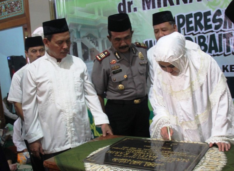 MASYARAKAT SUDAH CERDAS DAN MAMPU BERKOMUNIKASI DENGAN BAIK