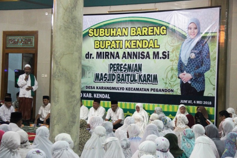 BANYAK HIKMAH SHOLAT BERJAMAAH SUBUH KELILING