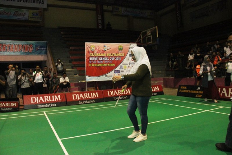 CARI ATLET BERBAKAT, KENDAL GELAR KEJUARAAN BULUTANGKIS BUPATI CUP