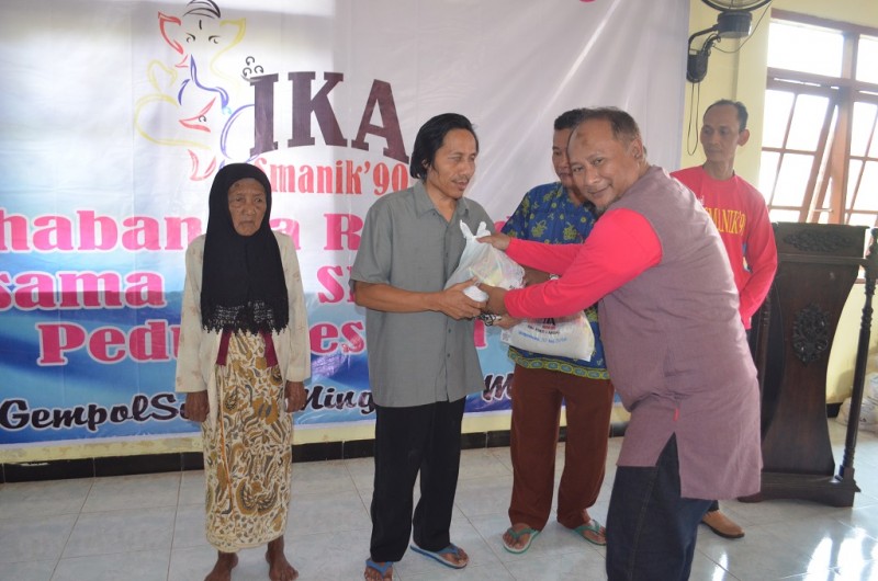 IKA SAMNIK '90 BANTU 400 PAKET SEMBAKO