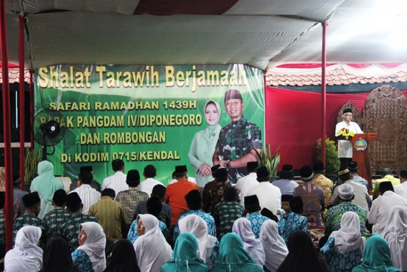 BUPATI KENDAL BUKA PUASA BERSAMA PANGDAM IV DIPONEGORO