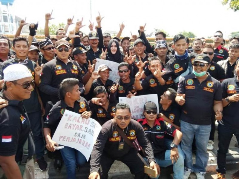 SATPOL PP COPOT REKLAME, LINDU AJI KENDAL PERTANYAKAN KE BUPATI