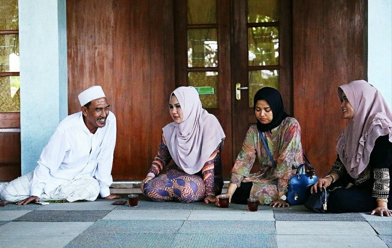 BUPATI MIRNA ANNISA RAYAKAN HARI RAYA IDUL FITRI, SOWAN KE PARA KYAI