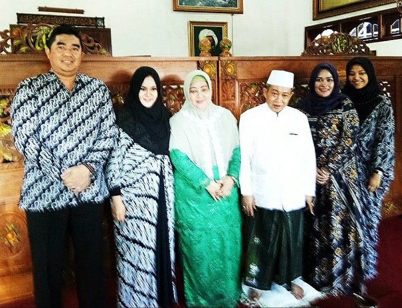 Bupati Mirna dan Keluarga Kunjungi Ulama Kendal  di Hari Raya Idul Fitri