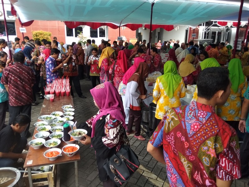 PULUHAN MENU TERSAJI DI ACARA HALAL BIHALAL PNS KENDAL