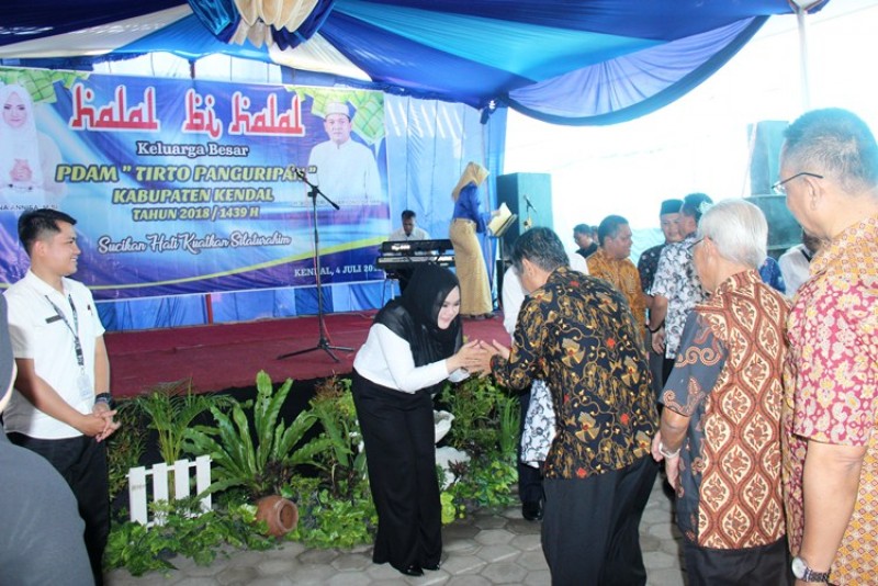 BUPATI MIRNA MINTA KOMITMEN PELAYANAN PRIMA DARI PDAM TIRTO PANGURIPAN