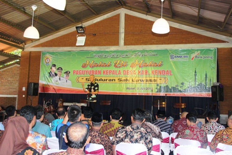 GUBERNUR GANJAR PRANOWO BERI PENGARAHAN KADES SE KABUPATEN KENDAL