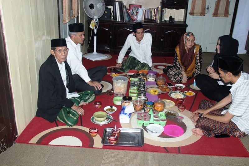 KUNJUNGAN KE KENDAL, GUBERNUR GANJAR SILATURAHMI DENGAN ULAMA KALIWUNGU