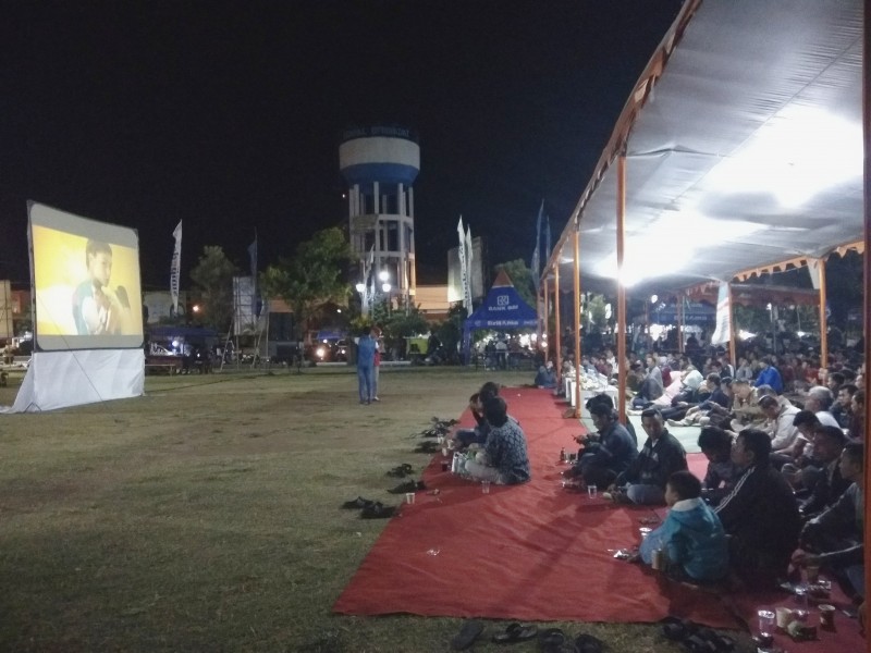 NOBAR MANIS, SERUNYA NONTON SIARAN LANGSUNG PIALA DUNIA 2018 DI ALUN ALUN KENDAL